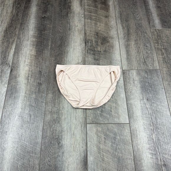 VS Nude Bikini Underwear - Picture 1 of 10